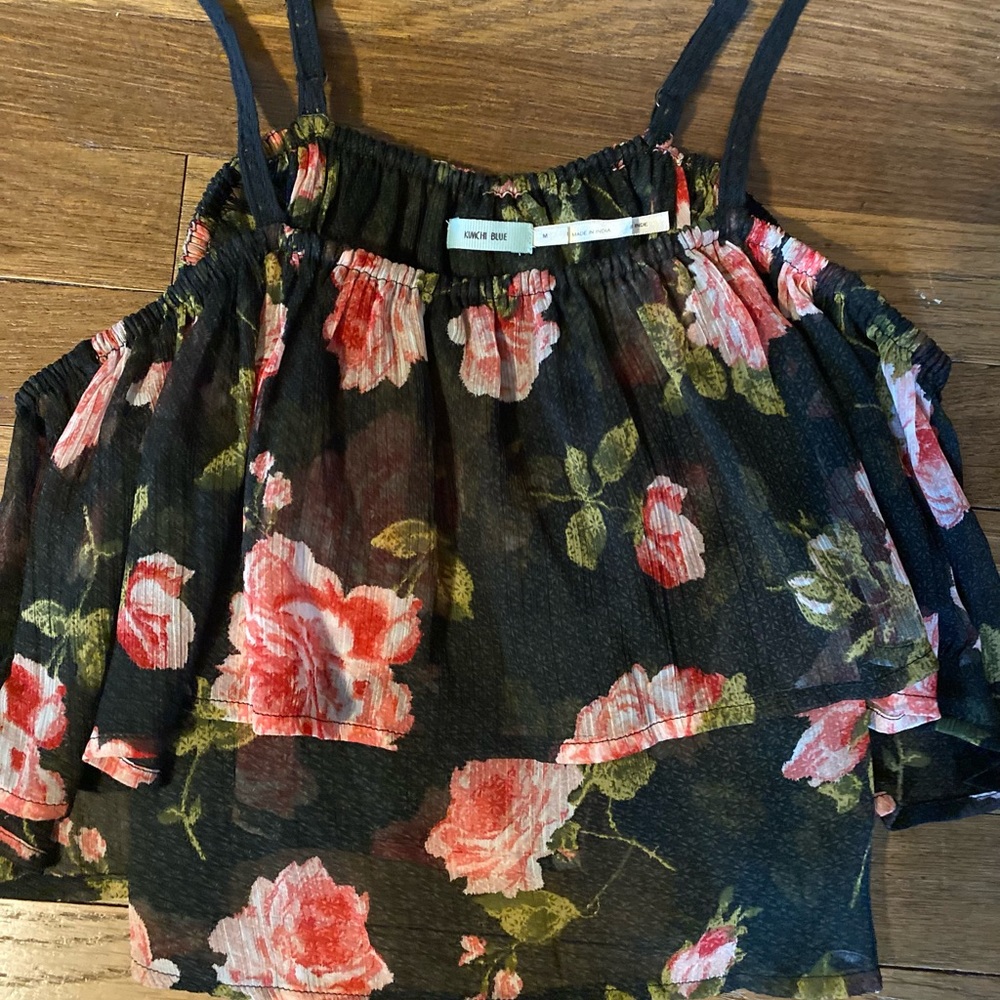 Women’s Kimchi Blue by UO-floral overlap crop tank top!